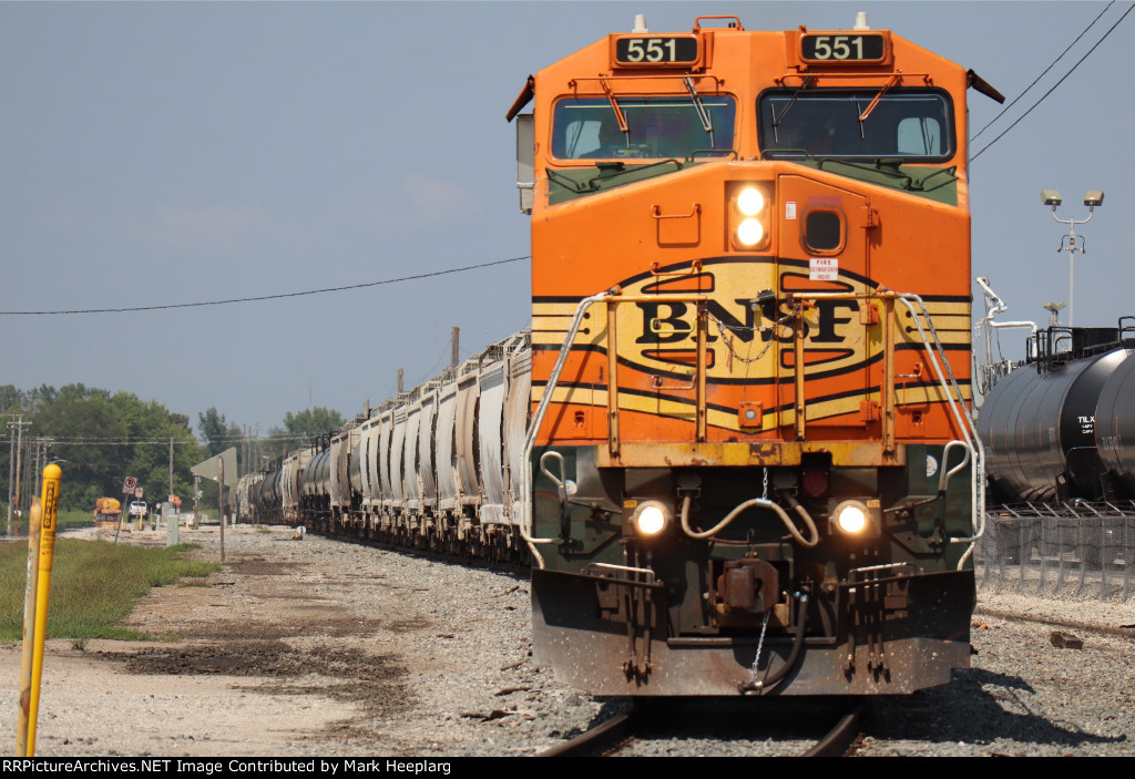 BNSF 551